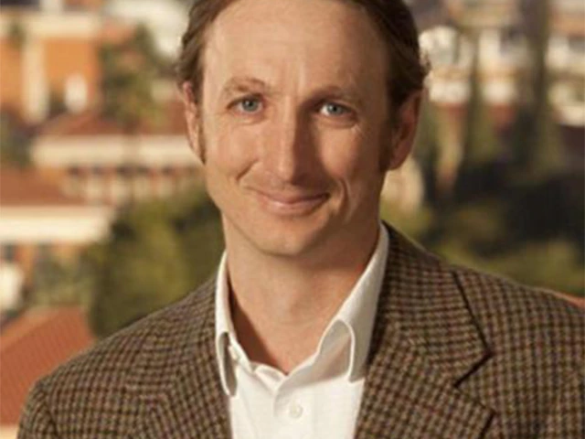 Brian Enquist headshot