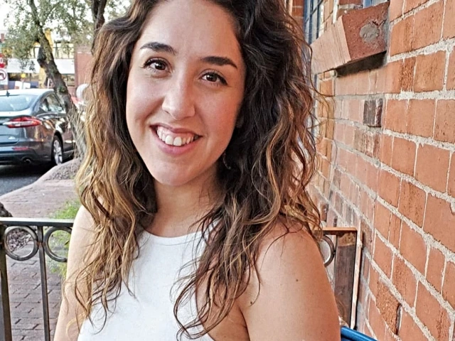 A headshot of Jessica Estrada.