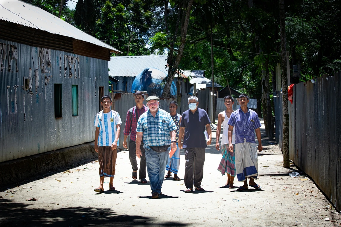 Tim Finan walks the streets of Bangladesh, one of the places where UArizona researchers are helping USAID develop methods to measure the effectiveness of the federal agency's disaster and humanitarian assistance programs. (Credit: Zack Guido)